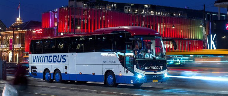 Vikingbus ude i byen